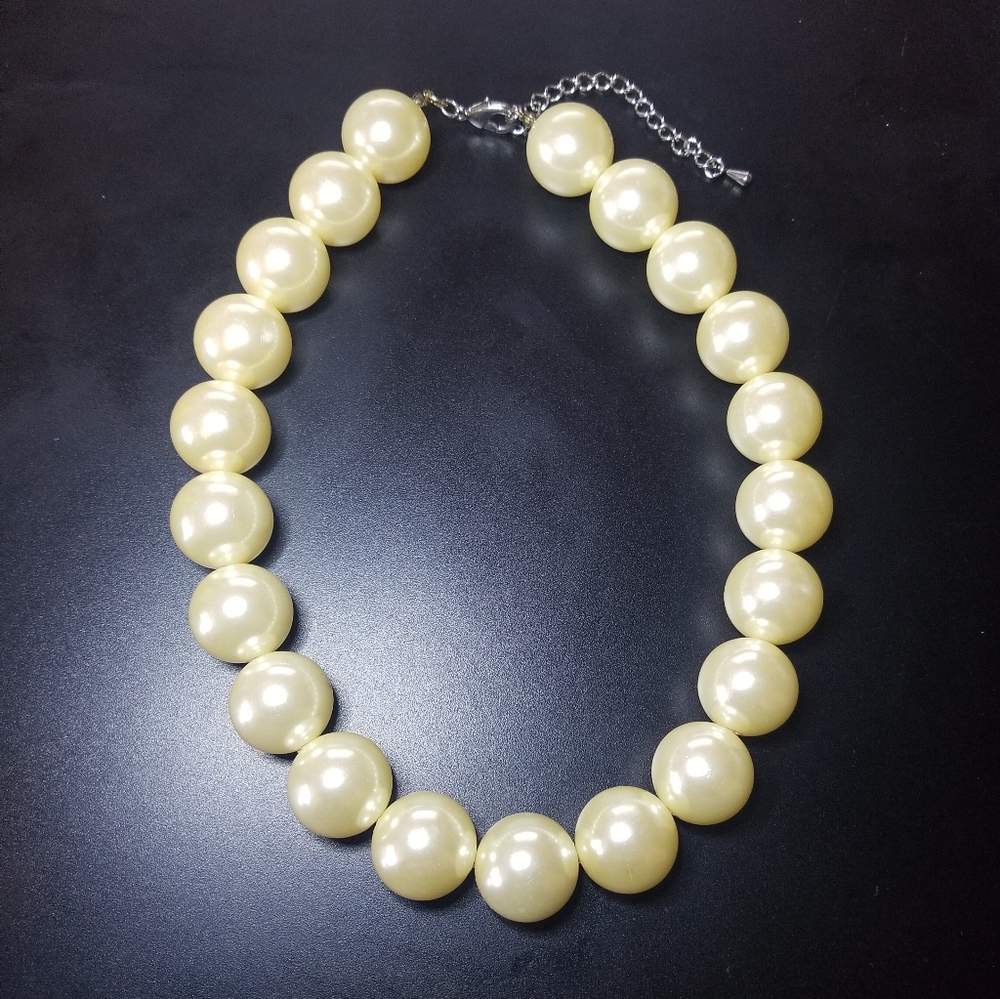 Vintage Big & Bold Pearl Necklace